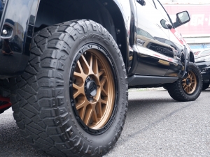 タンドラ新車並行　アメリカ　４WD　ベンコラ