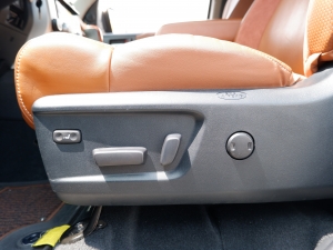 タンドラ新車並行　最上級グレード