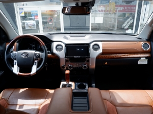 タンドラ新車並行　最上級グレード