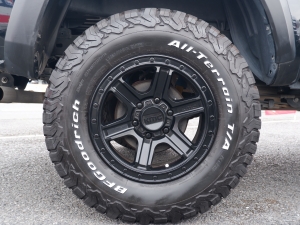 タコマTRDオフロード　タコマ　4WD