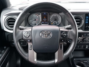 タコマTRDオフロード　タコマ　4WD