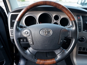 タンドラ新車並行　プラチナム　リフトアップ