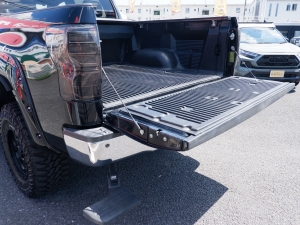 タンドラ新車並行　プラチナム　リフトアップ