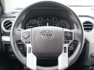 タンドラプラチナム　サンルーフ　４WD