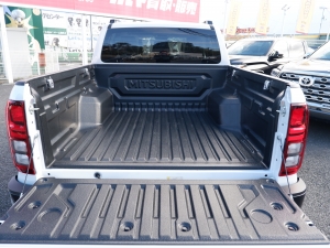 トライトンブラックエディション　GLS
