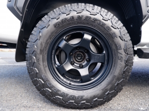 トライトンブラックエディション　GLS