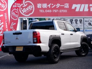 トライトンブラックエディション　GLS