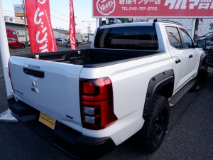 トライトンブラックエディション　GLS