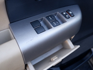 セコイア新車並行　セコイア　リフトアップ