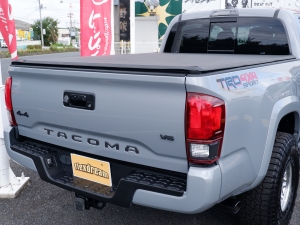 タコマTRDスポーツ　セメント　ロングベッド