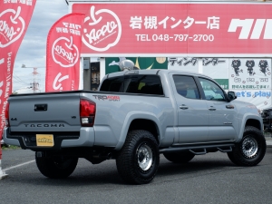 タコマTRDスポーツ　セメント　ロングベッド