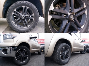 タンドラプラチナム　サンルーフ　新車並行