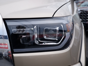 タンドラプラチナム　サンルーフ　新車並行