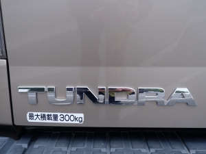 タンドラプラチナム　サンルーフ　新車並行