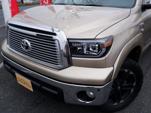 タンドラプラチナム　サンルーフ　新車並行