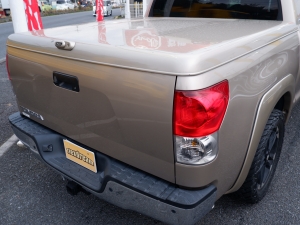 タンドラプラチナム　サンルーフ　新車並行