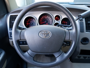 タンドラクルーマックス　V8　LINE-X