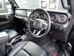 ＪＥＥＰラングラーサハラ　リフトアップ　JL