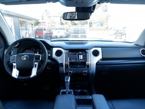 タンドラ新車並行　TRD　4WD