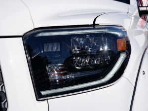 タンドラ新車並行　TRD　4WD