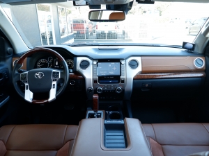 タンドラ新車並行　1794エディション　LINE-X