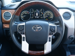 タンドラ新車並行　1794エディション　LINE-X