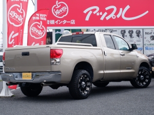タンドラダブルキャブ　トノカバー　実走行