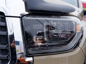タンドラ新車並行　サンルーフ　TSS-P