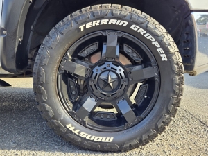 タンドラクルーマックス　タンドラ　リフトアップ