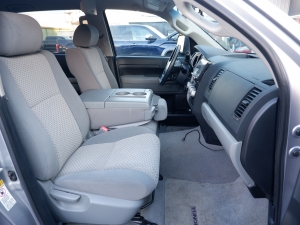 タンドラ新車並行　ベンチシート＆コラムシフト