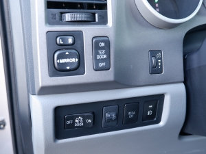 タンドラ新車並行　ベンチシート＆コラムシフト
