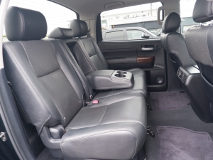 タンドラプラチナム　サンルーフ　新車並行
