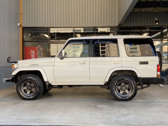 ランクル70 HZJ76K オートマ 純正ホワイト 中古車