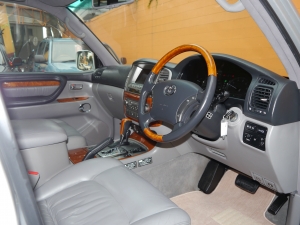 ランクル１００最高峰ＳＵＶ　シグナス