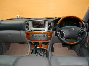 ランクル１００最高峰ＳＵＶ　シグナス