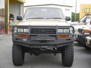 ランクル８０リフトアップ　LINE-X　ARB
