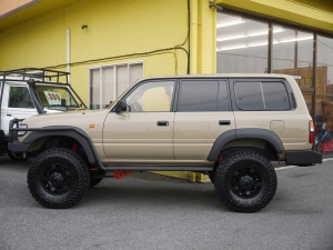ランクル８０リフトアップ　LINE-X　ARB