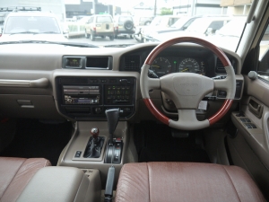 ランクル８０リフトアップ　LINE-X　ARB