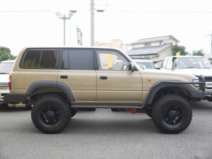 ランクル８０リフトアップ　LINE-X　ARB
