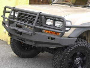ランクル８０リフトアップ　LINE-X　ARB