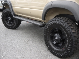 ランクル８０リフトアップ　LINE-X　ARB