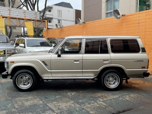 ランクル６０逆輸入左ハンドル