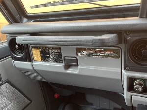 ランクル７０オリジナル　低走行車