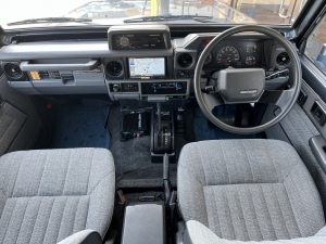 ランクル７０オリジナル　低走行車