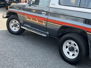 ランクル７０オリジナル　低走行車