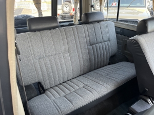 ランクル７０オリジナル　低走行車