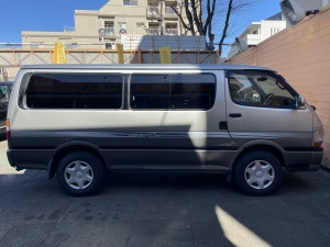 ハイエース100系ノーマル車両　低走行車