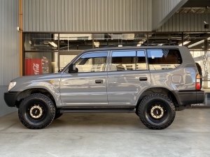 ランクルプラド丸目フェイス　TOYOTAグリル