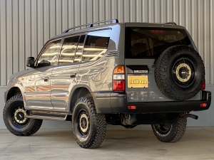 ランクルプラド丸目フェイス　TOYOTAグリル