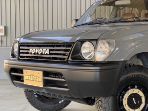 ランクルプラド丸目フェイス　TOYOTAグリル